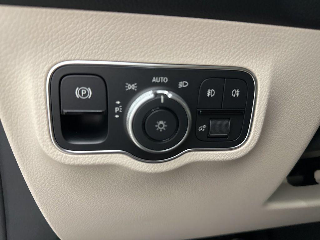 new 2026 Mercedes-Benz GLB 250 car, priced at $51,085