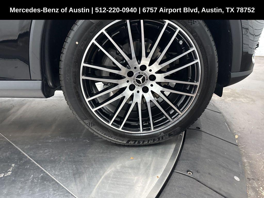 new 2025 Mercedes-Benz GLC 300 car, priced at $54,760