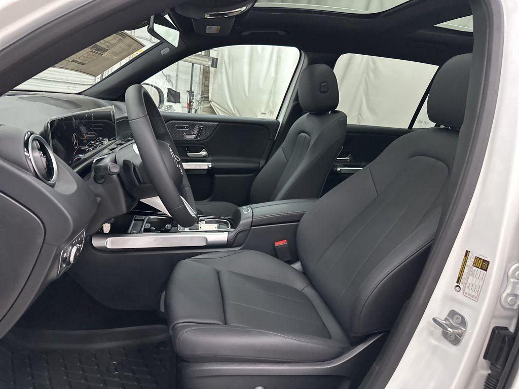 new 2025 Mercedes-Benz GLB 250 car, priced at $47,195