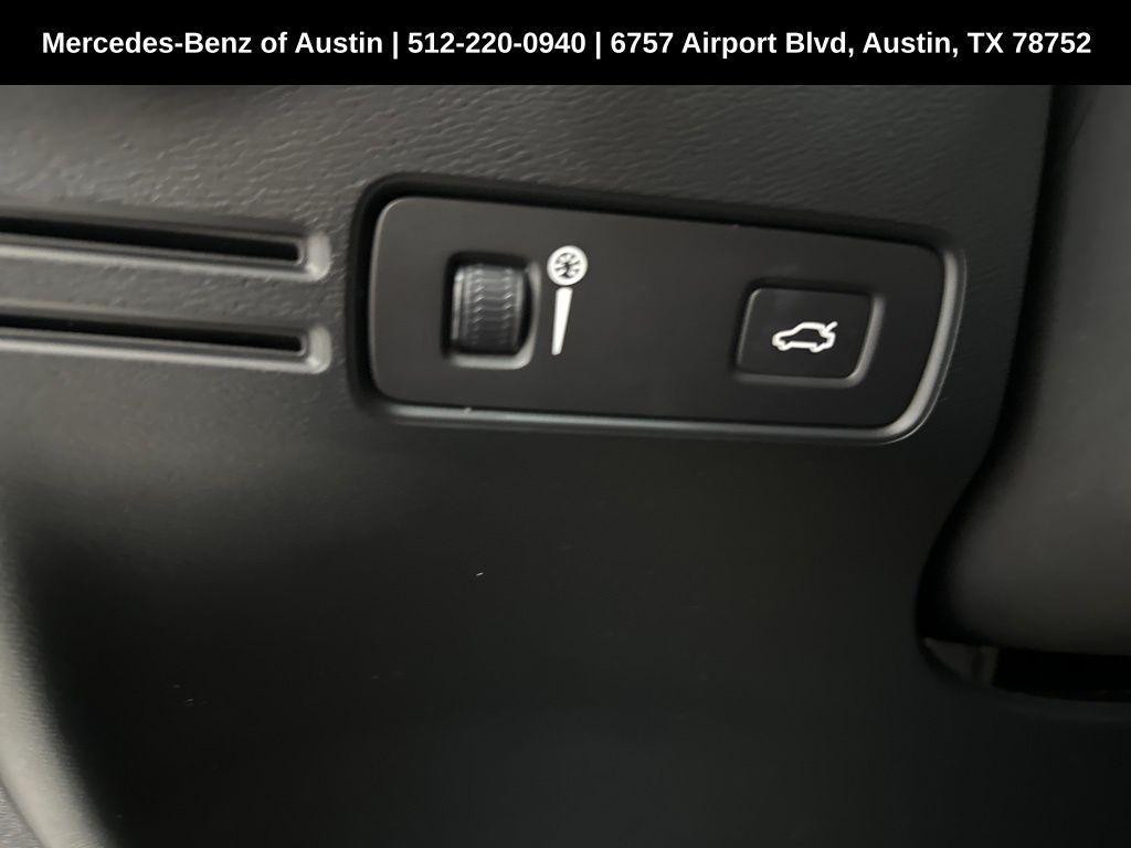 used 2019 Volvo XC40 car, priced at $17,900