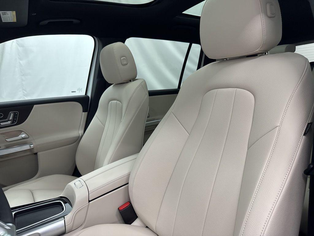 new 2026 Mercedes-Benz GLB 250 car, priced at $51,645