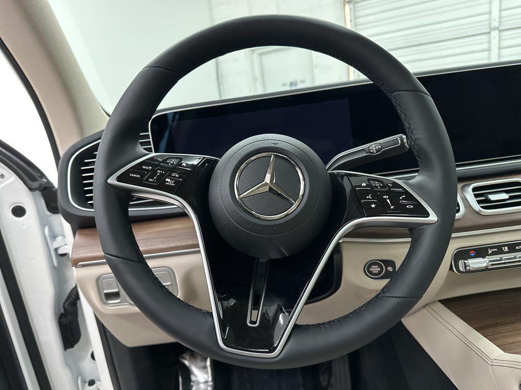 new 2025 Mercedes-Benz GLE 450 car, priced at $85,555