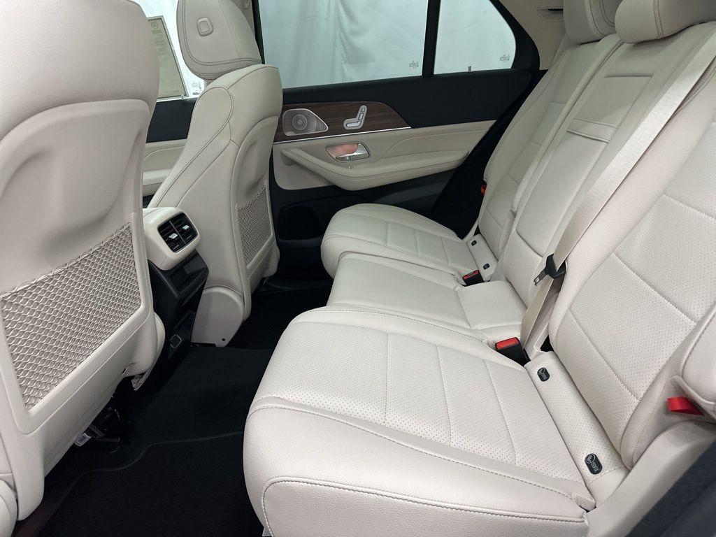 new 2025 Mercedes-Benz GLE 450 car, priced at $85,555