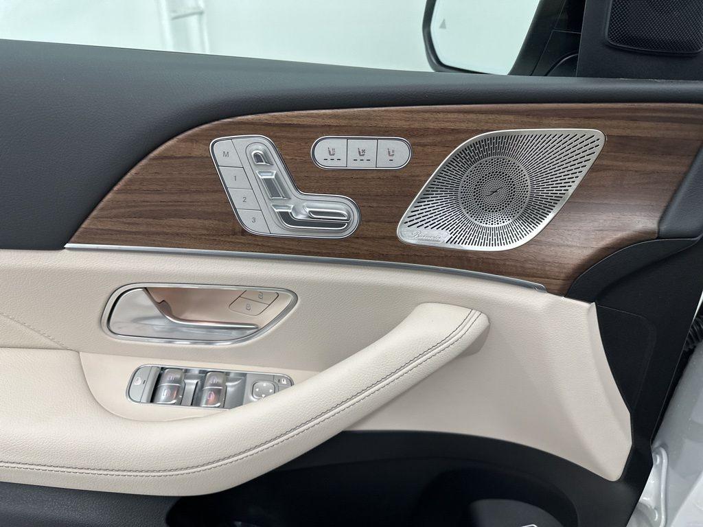 new 2025 Mercedes-Benz GLE 450 car, priced at $85,555