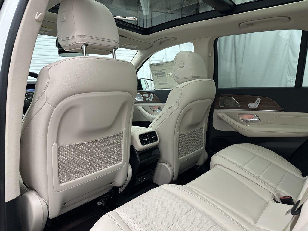 new 2025 Mercedes-Benz GLE 450 car, priced at $85,555