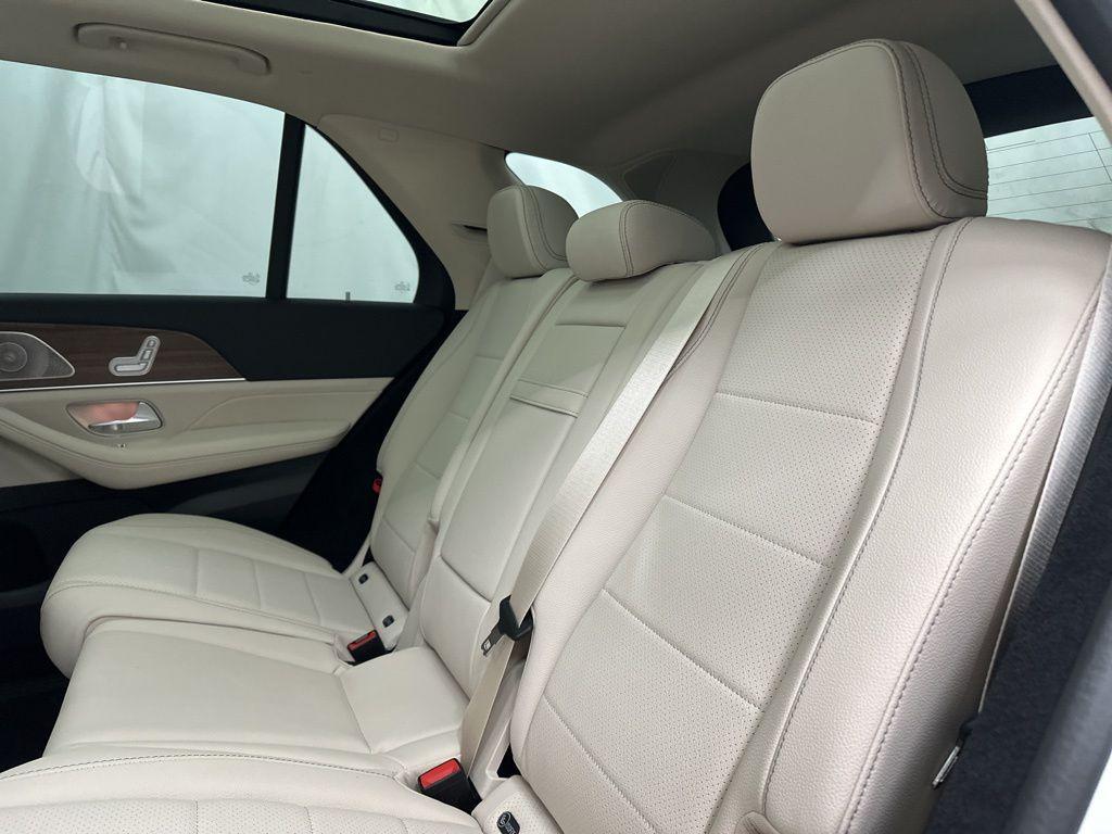new 2025 Mercedes-Benz GLE 450 car, priced at $85,555