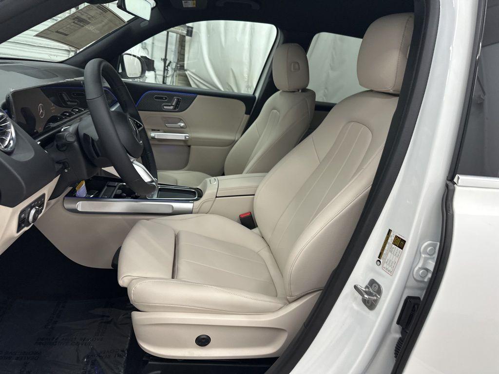 new 2025 Mercedes-Benz GLB 250 car, priced at $49,595