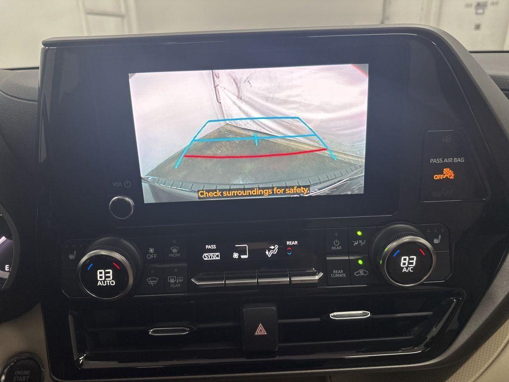 used 2023 Toyota Highlander car, priced at $33,500