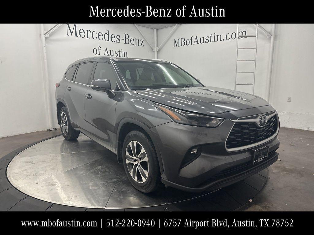 used 2023 Toyota Highlander car, priced at $33,500