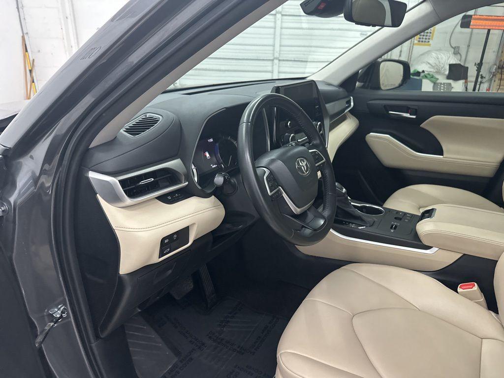 used 2023 Toyota Highlander car, priced at $33,500