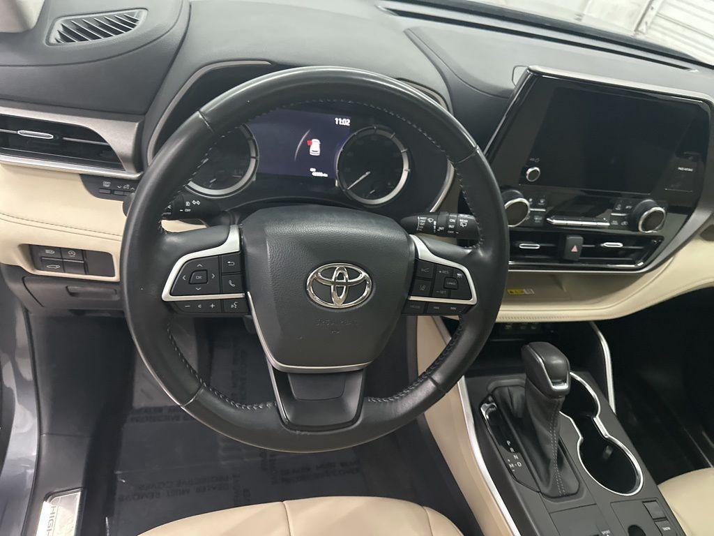 used 2023 Toyota Highlander car, priced at $33,500