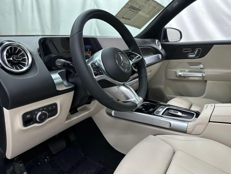 new 2025 Mercedes-Benz GLB 250 car, priced at $51,670