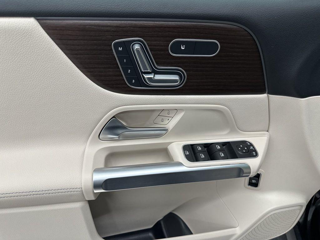 new 2025 Mercedes-Benz GLB 250 car, priced at $59,480