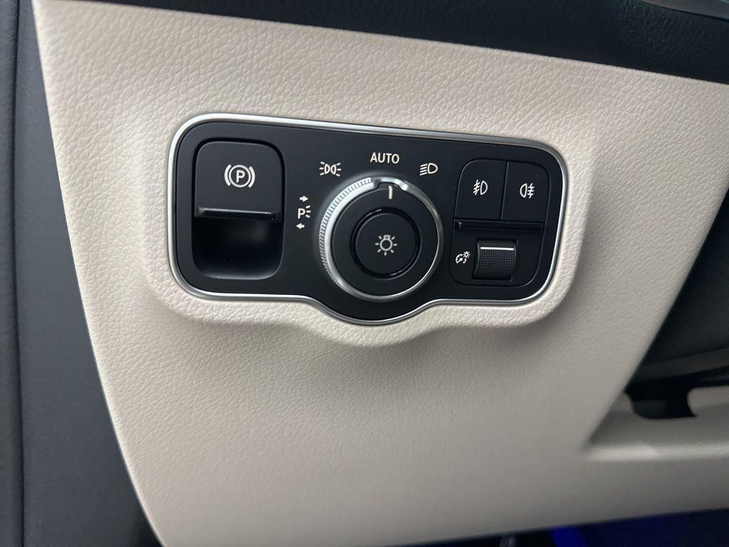 new 2026 Mercedes-Benz GLB 250 car, priced at $51,165