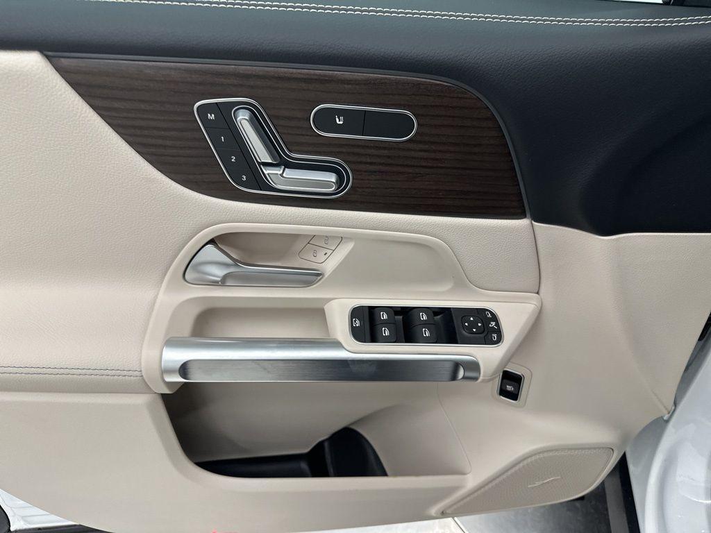 new 2026 Mercedes-Benz GLB 250 car, priced at $51,165