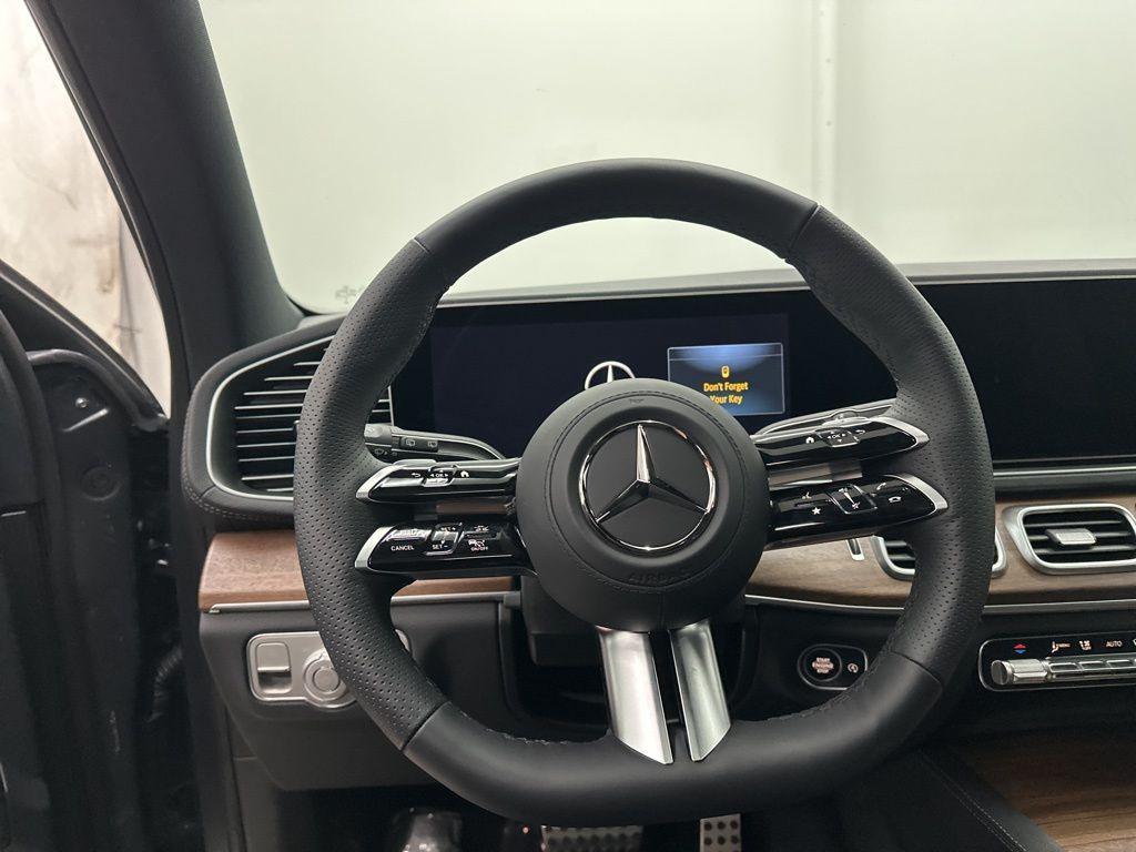 new 2025 Mercedes-Benz GLS 450 car, priced at $96,495