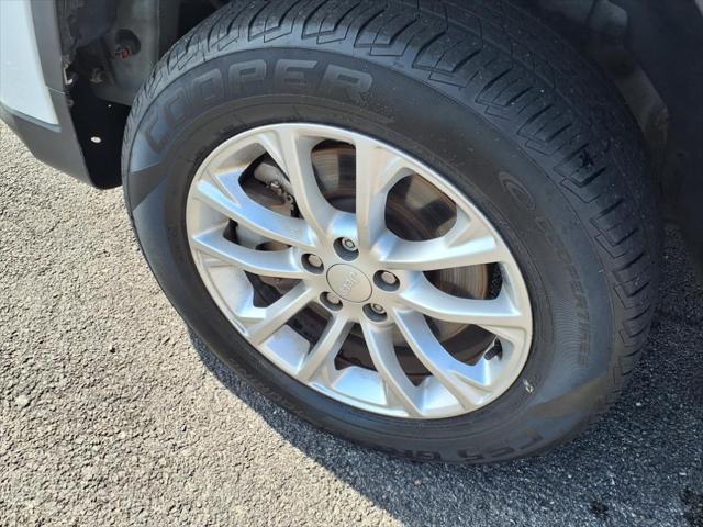 used 2019 Jeep Cherokee car, priced at $13,891