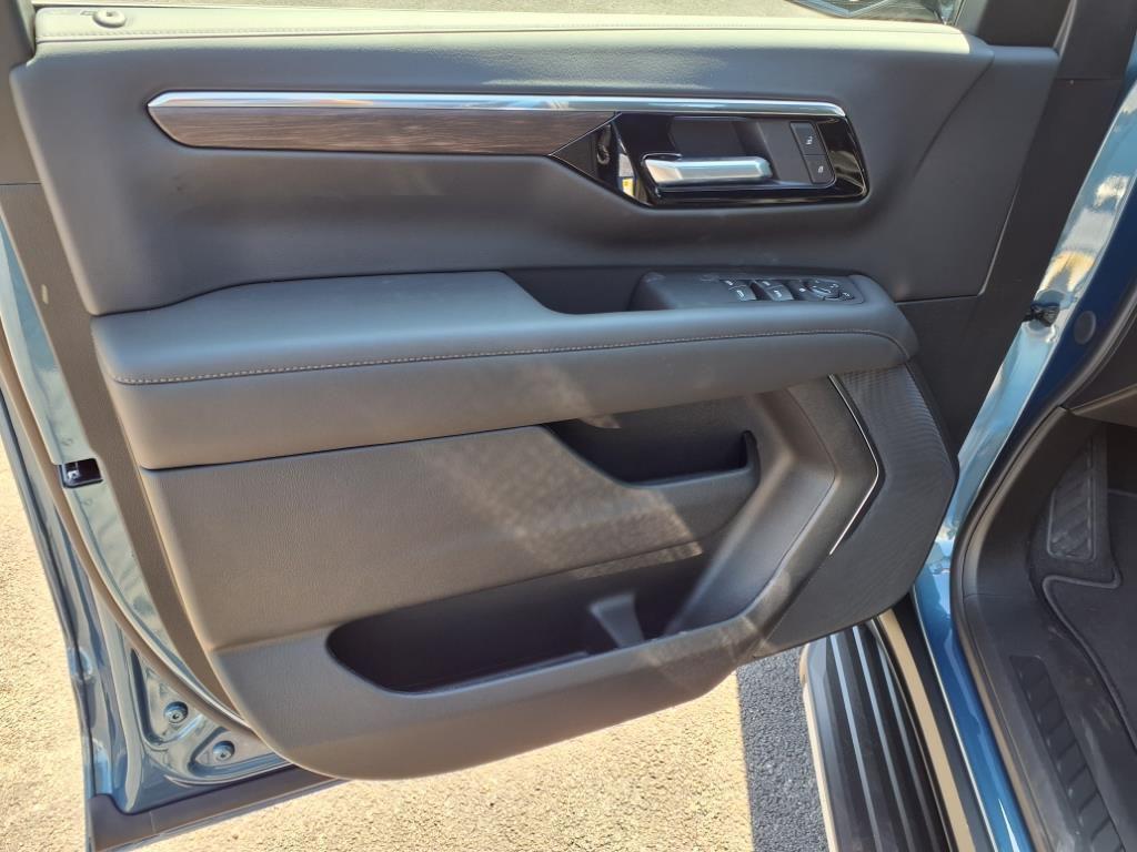 new 2025 Chevrolet Tahoe car, priced at $58,800