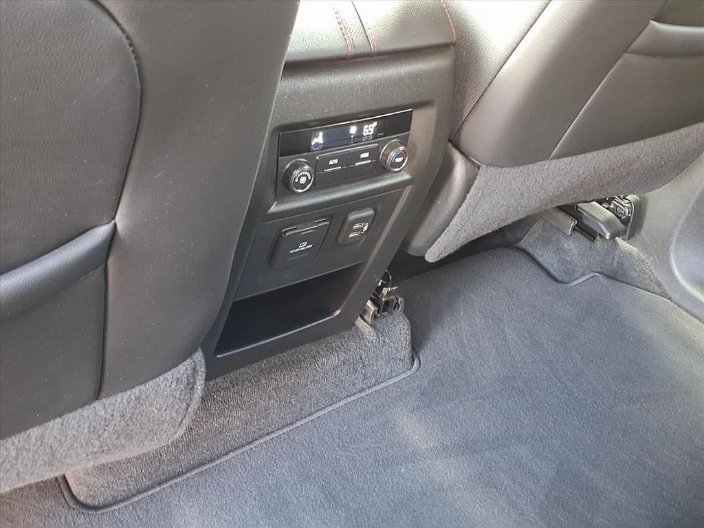 used 2023 Chevrolet Traverse car, priced at $32,394