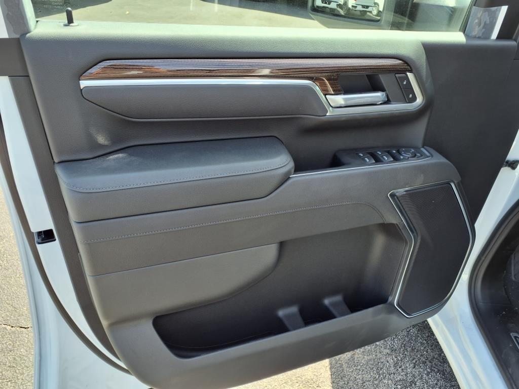 new 2025 Chevrolet Silverado 2500 car, priced at $69,000