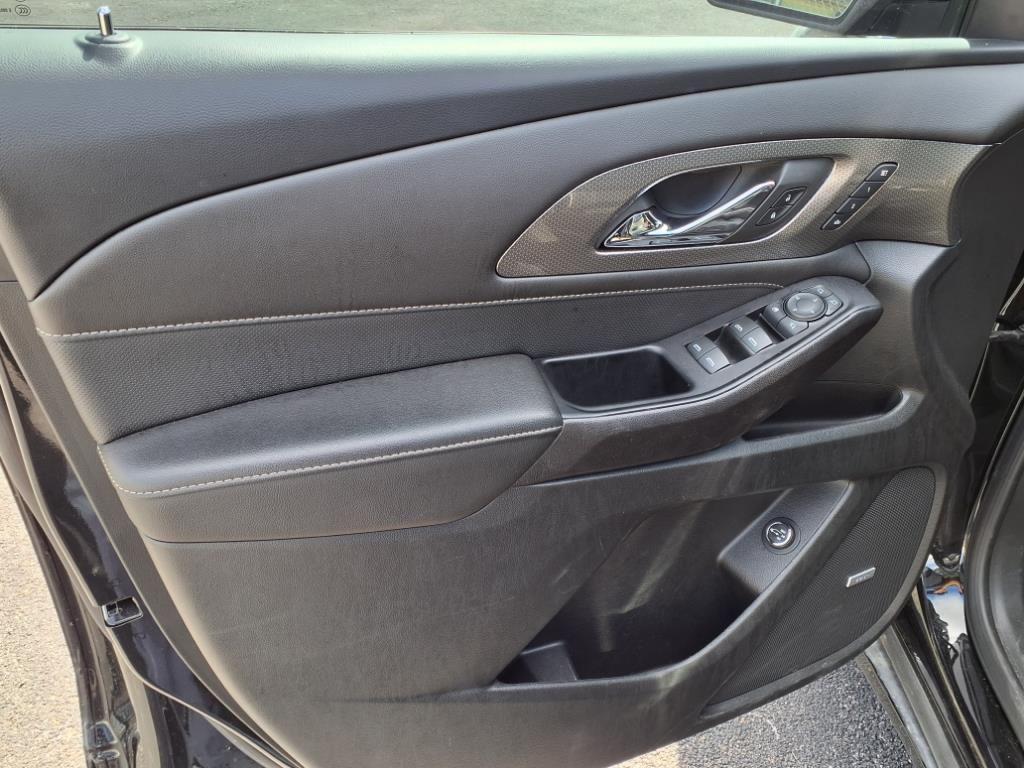 used 2023 Chevrolet Traverse car, priced at $32,993