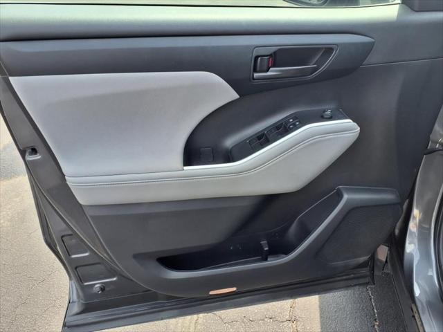 used 2023 Toyota Highlander car, priced at $29,991