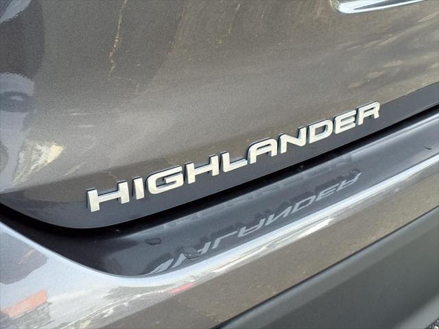 used 2023 Toyota Highlander car, priced at $29,991
