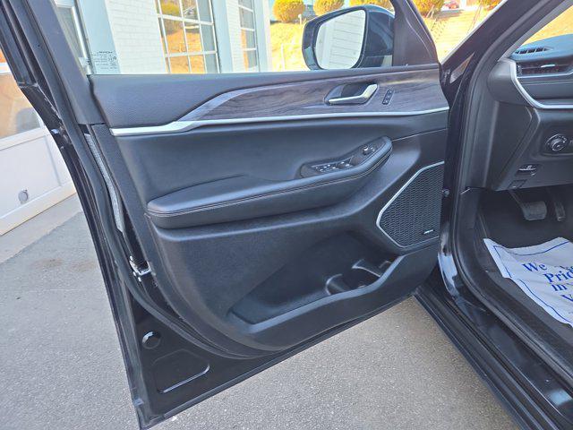 used 2023 Jeep Grand Cherokee car, priced at $32,000