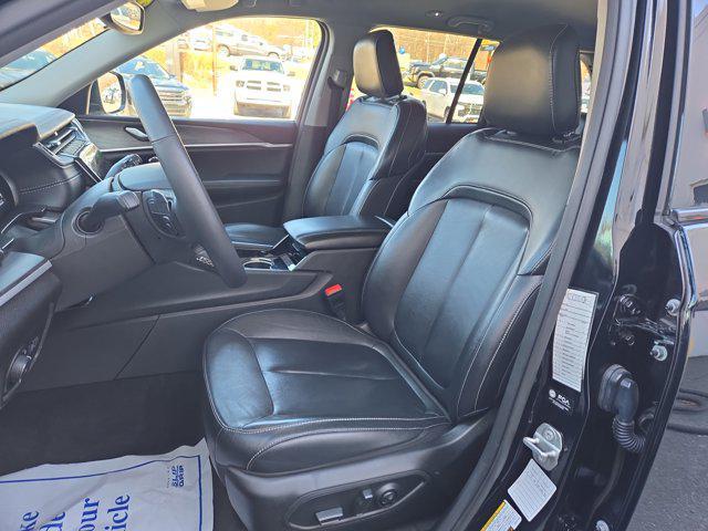 used 2023 Jeep Grand Cherokee car, priced at $32,000