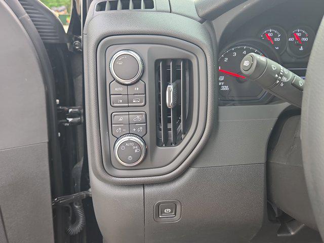 new 2025 GMC Sierra 1500 car, priced at $41,327