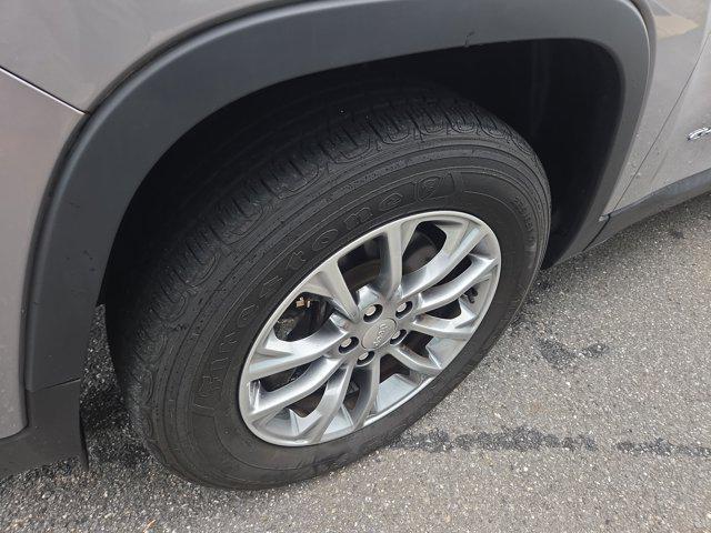 used 2022 Jeep Cherokee car, priced at $25,150
