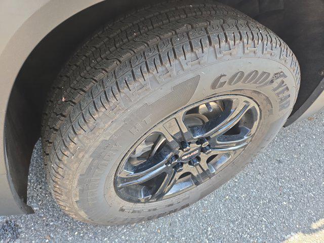 used 2022 GMC Acadia car, priced at $32,000