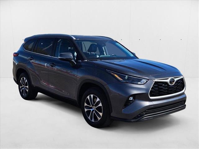 used 2023 Toyota Highlander car, priced at $32,990
