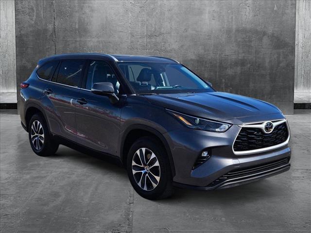 used 2023 Toyota Highlander car, priced at $35,822