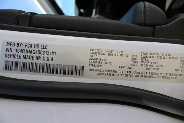 new 2025 Jeep Grand Cherokee car, priced at $39,913