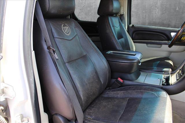 used 2010 Cadillac Escalade ESV car, priced at $11,750