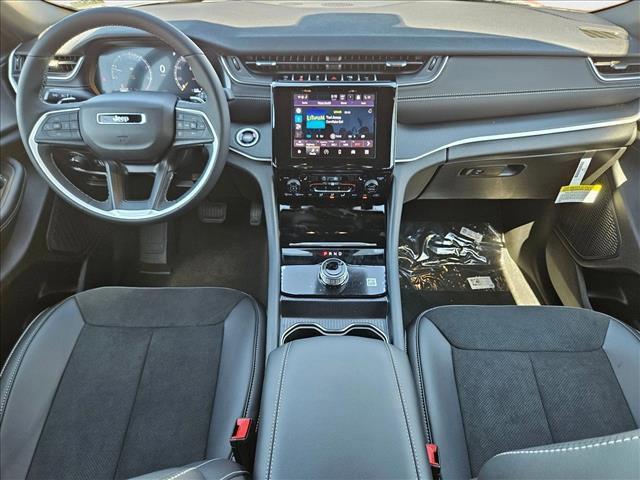 new 2025 Jeep Grand Cherokee car, priced at $37,178