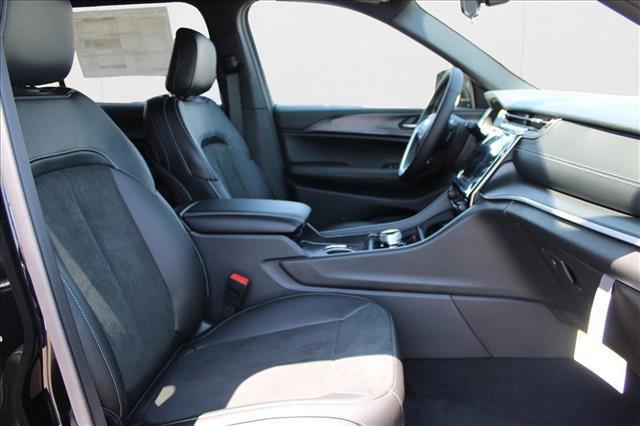 new 2025 Jeep Grand Cherokee L car, priced at $39,252
