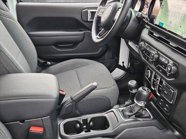 new 2025 Jeep Gladiator car, priced at $40,109
