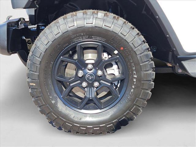 new 2025 Jeep Gladiator car, priced at $40,006