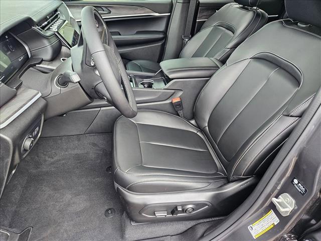 new 2025 Jeep Grand Cherokee car, priced at $38,148