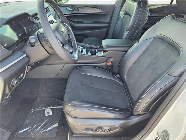 new 2025 Jeep Grand Cherokee car, priced at $37,517