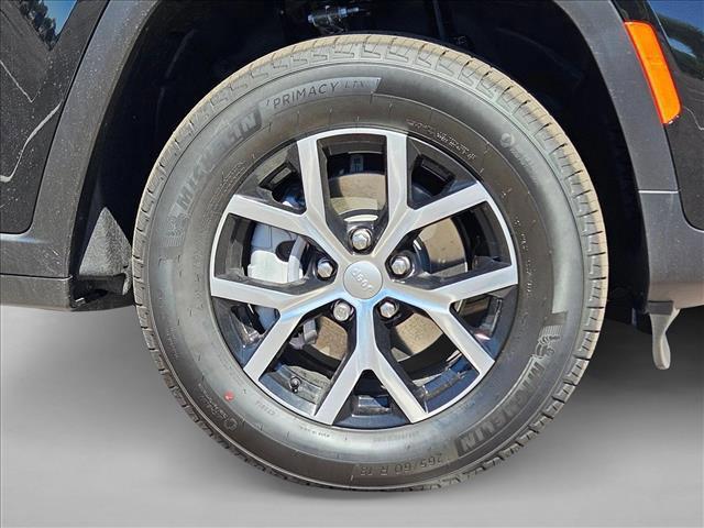 new 2025 Jeep Grand Cherokee car, priced at $40,233