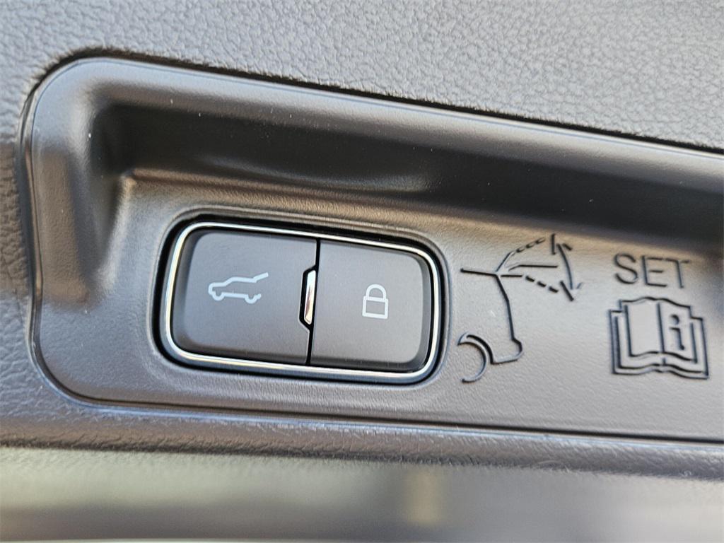 new 2025 Ford Explorer car, priced at $59,995