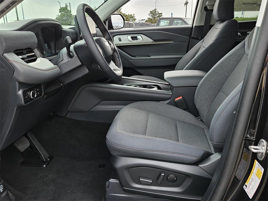 new 2025 Ford Explorer car, priced at $38,995