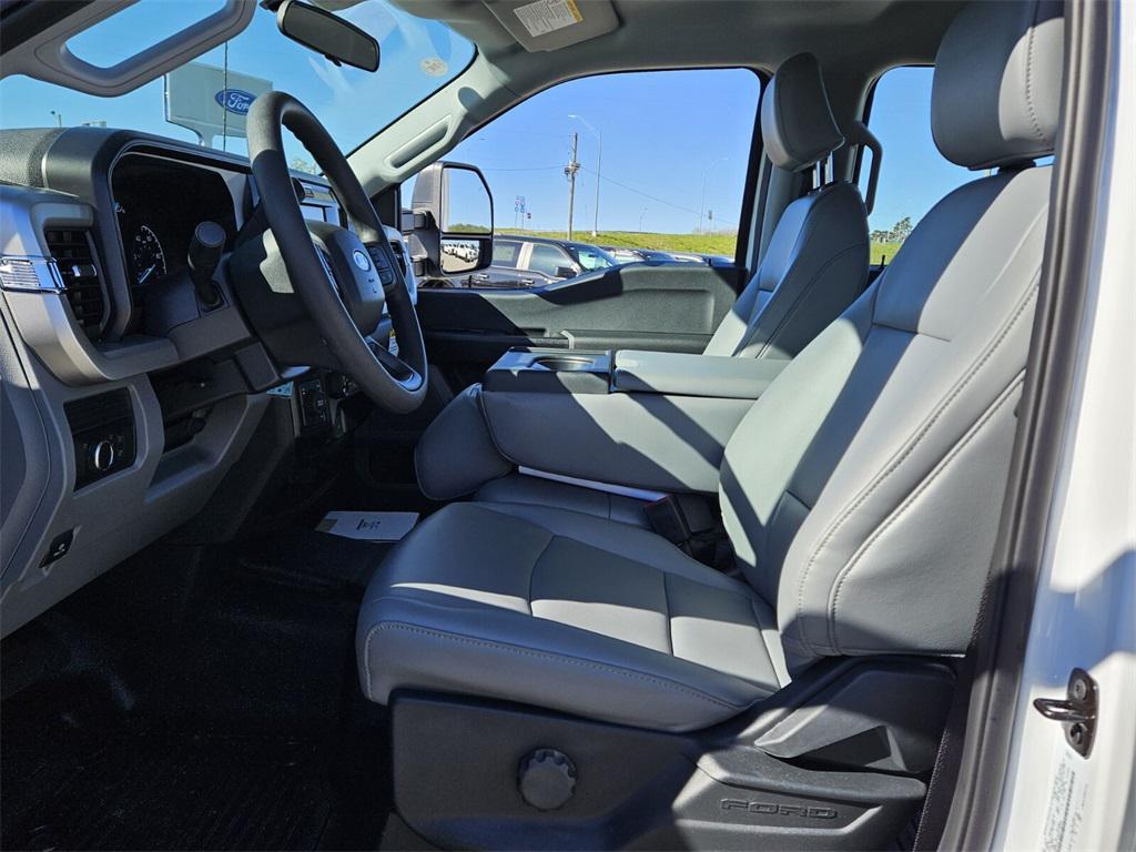 new 2025 Ford F-450 car, priced at $75,025
