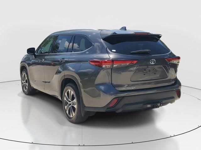 used 2022 Toyota Highlander car, priced at $34,595
