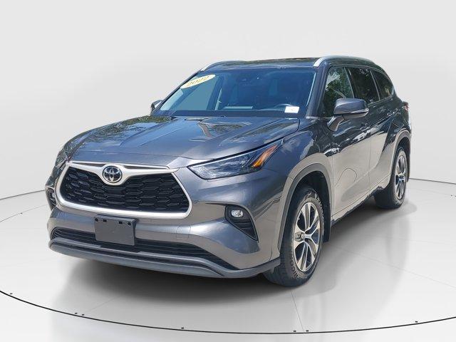 used 2022 Toyota Highlander car, priced at $34,595