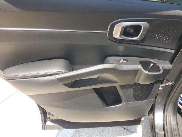 used 2024 Kia Sorento car, priced at $30,902
