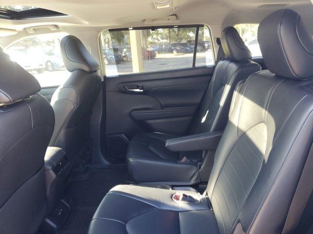 used 2022 Toyota Highlander car, priced at $30,595